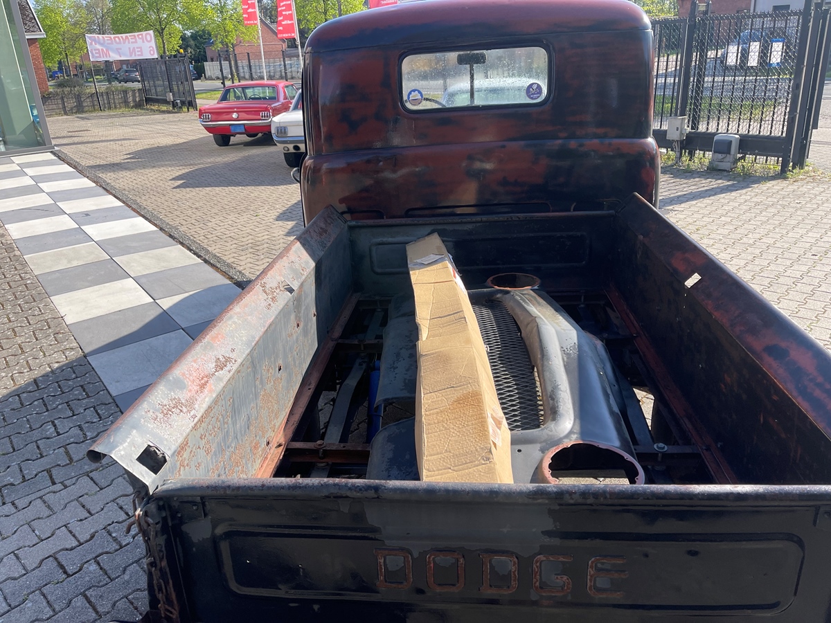 1952 Dodge B3B 108 pick up truck stepside