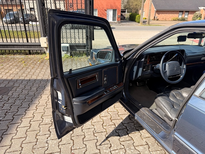 1991 Chrysler New Yorker Imperial 3.8