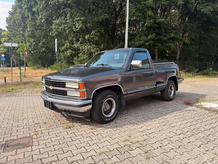 1990 Chevrolet  Silverado pick up step side 