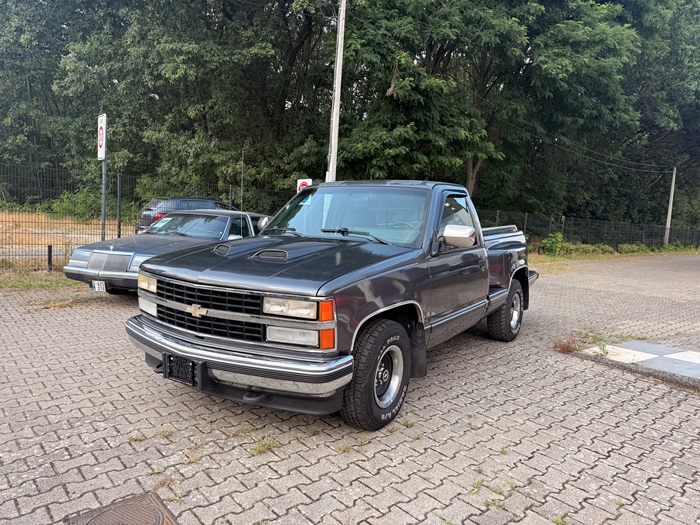 1990 Chevrolet  Silverado pick up step side 